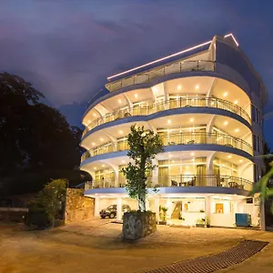 4* Hotel Sandriana View